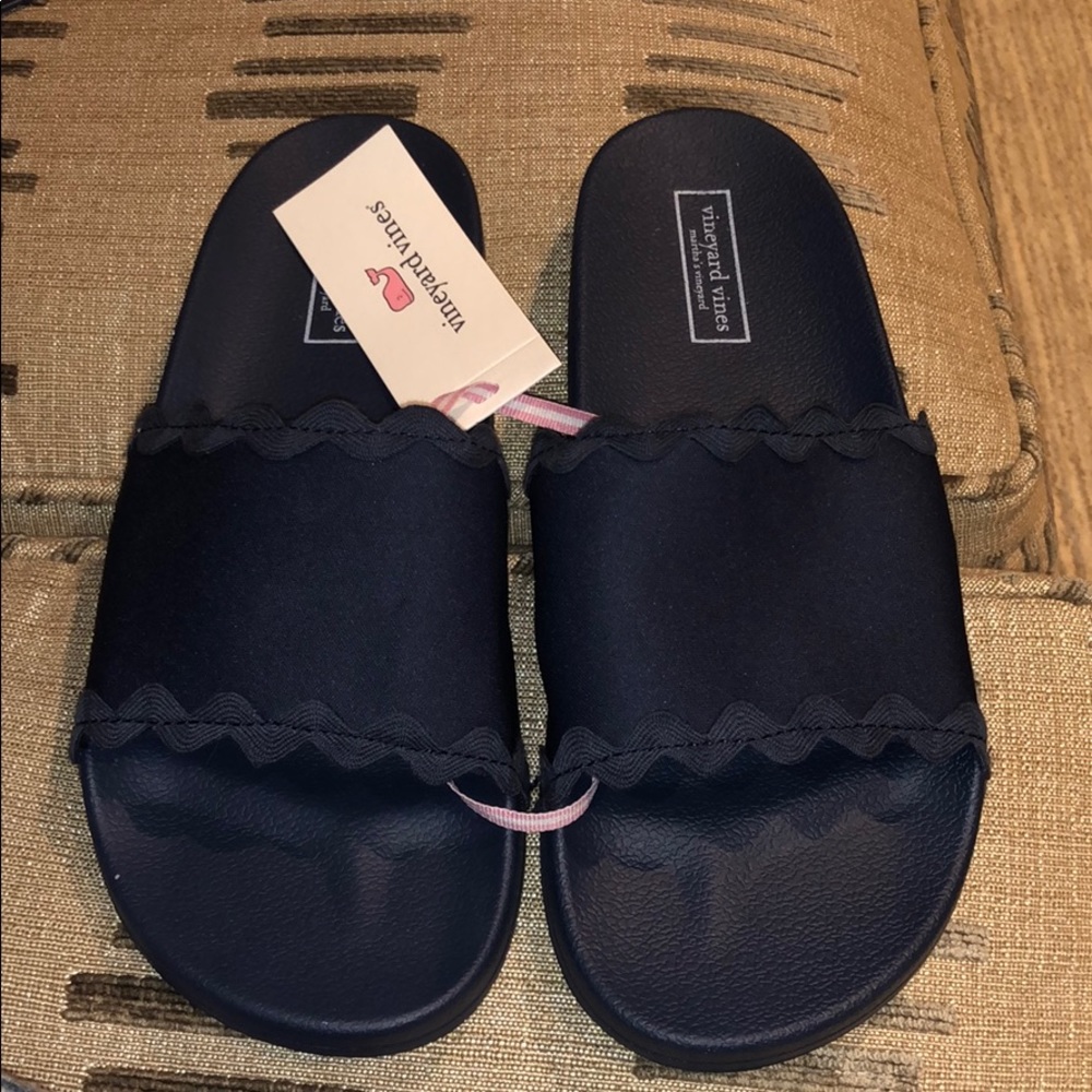 NWT Vineyard Vines Navy Slides